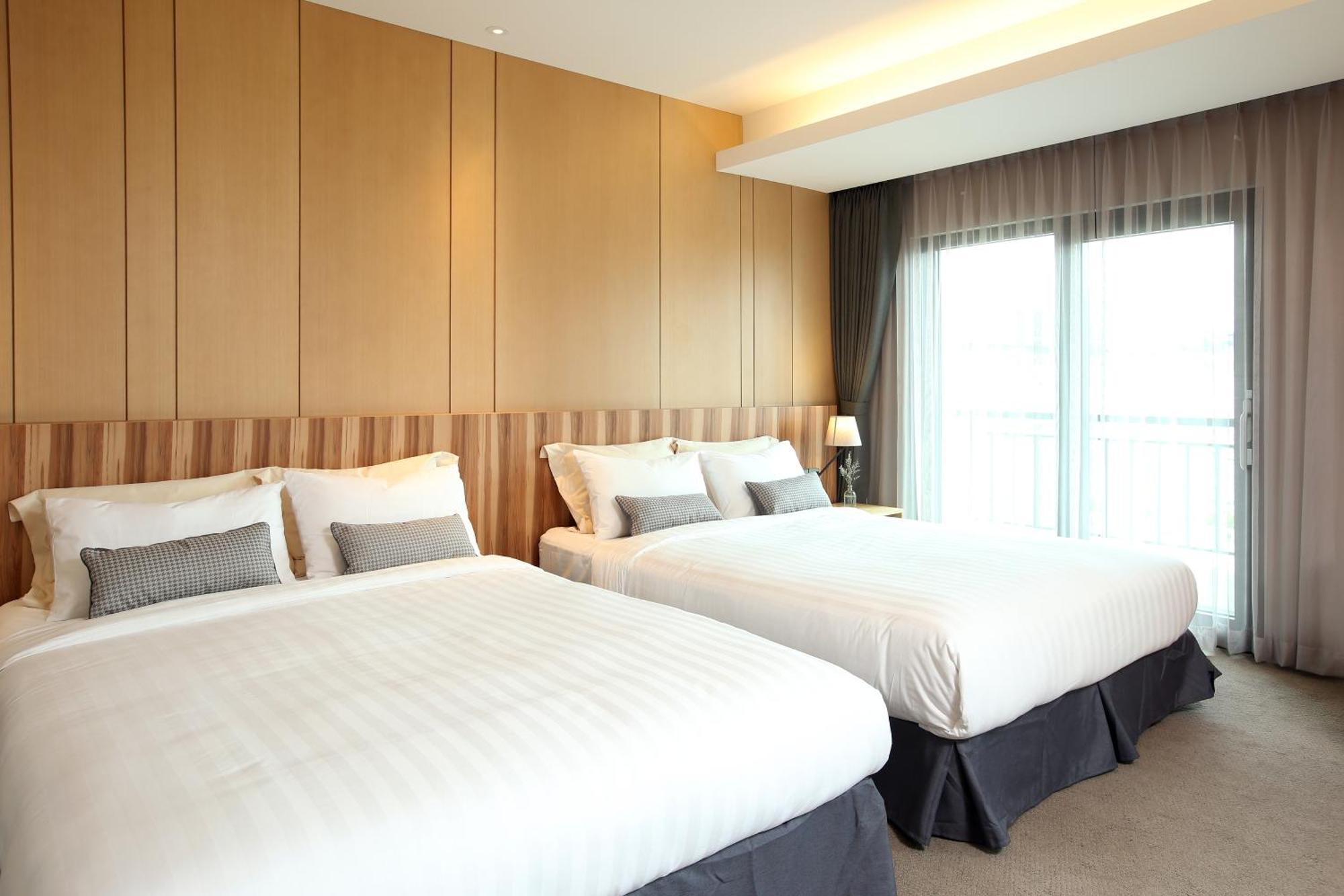 The Suites Hotel Jeju Seogwipo Extérieur photo